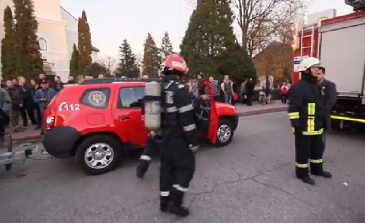 VIDEO / Incendiu devastator la spitalul din Simeria! Bolnavii, evacuaţi de urgenţă. O persoană a murit şi 8 au fost intoxicate cu fum