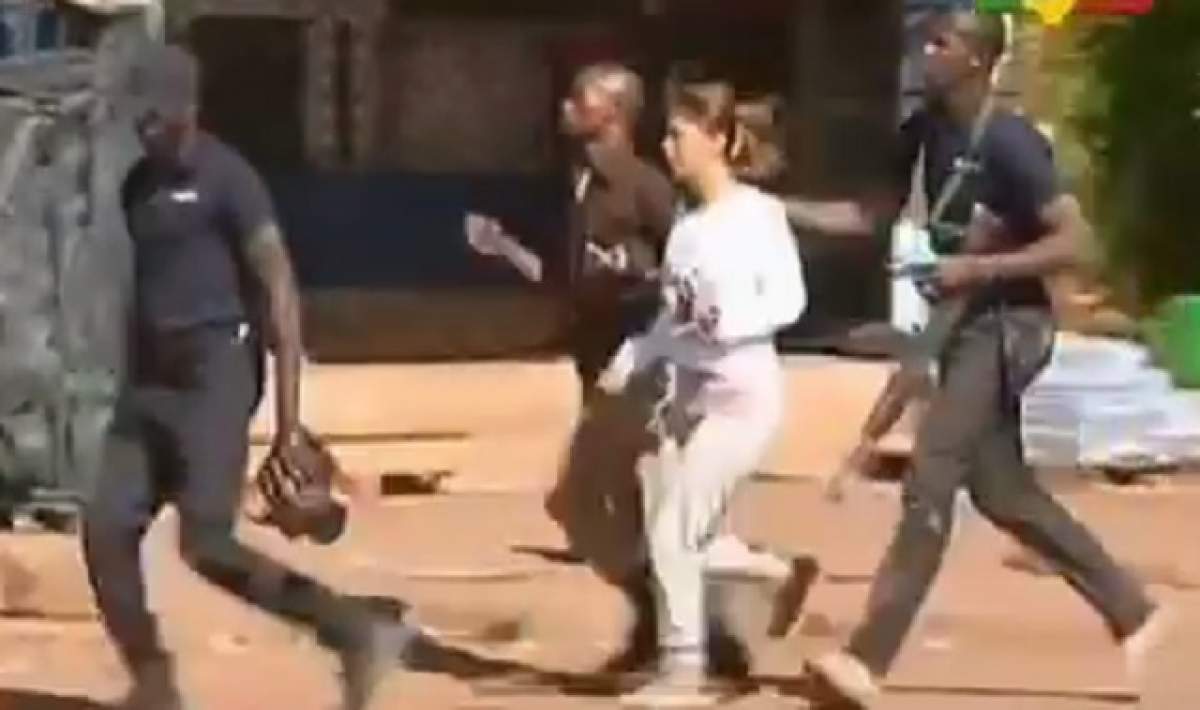 VIDEO TULBURĂTOR / Primele imagini cu ostaticii eliberaţi de teroriştii care au atacat un hotel din statul Mali