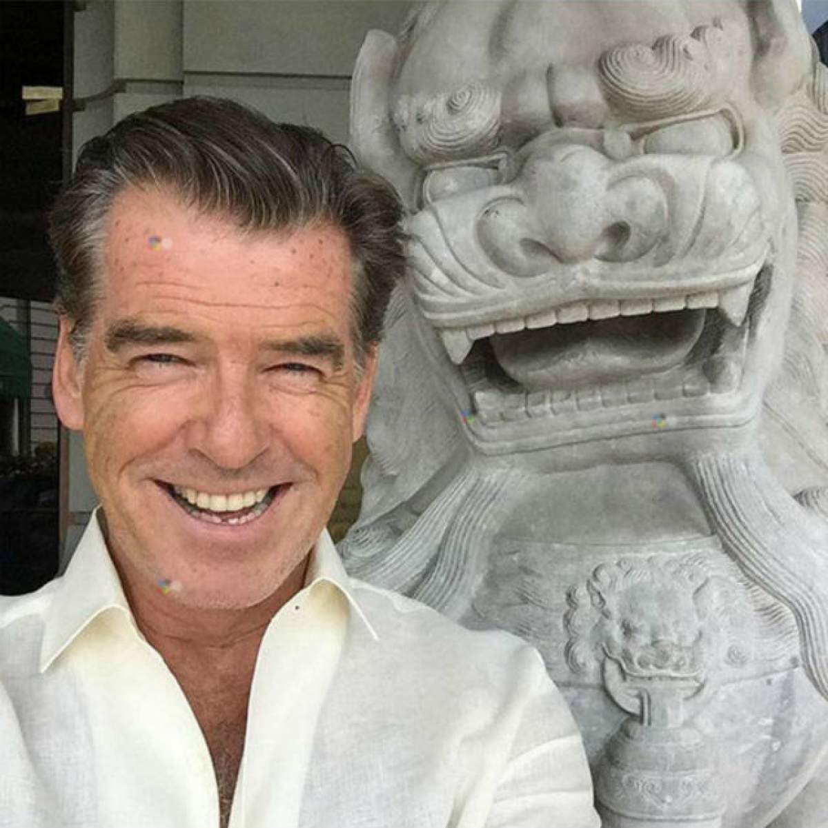 FOTO / Celebrul Pierce Brosnan şi soţia dolofană, la plajă