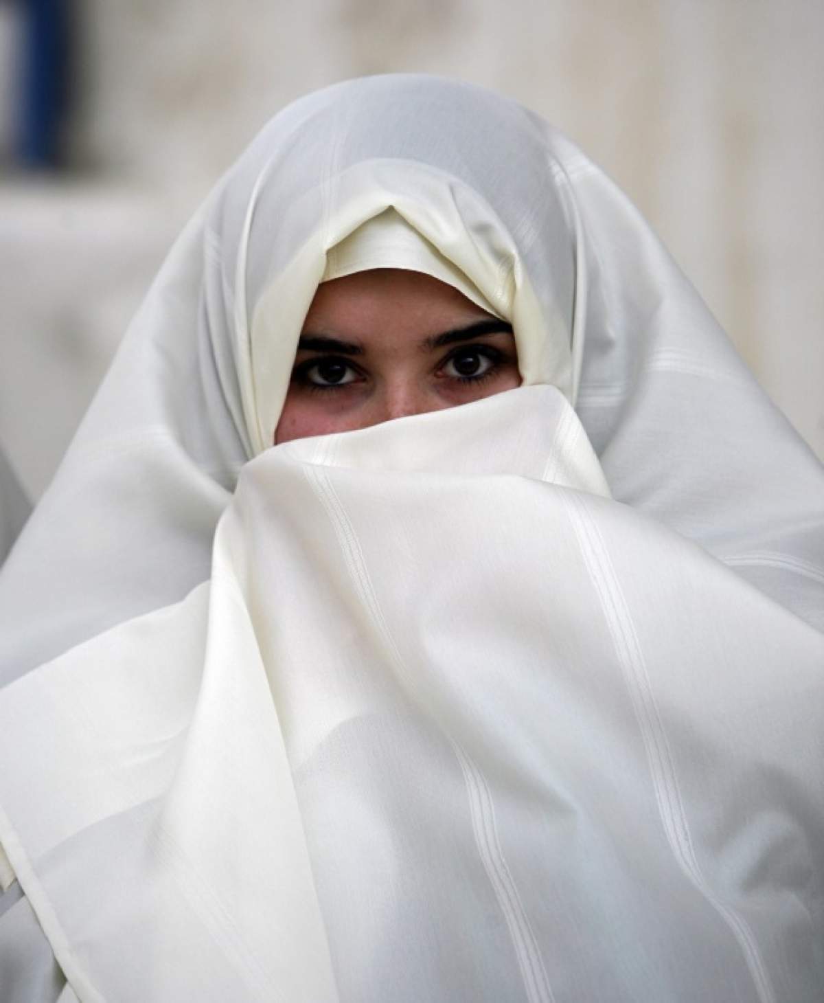 Simbolul femeilor arabe, interzis de lege. Cât vor trebui să plătească cele care nu vor să renunțe la el