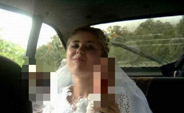 O mireasă i-a lăsat pe toţi cu gura căscată când a venit la propria nuntă ţinând asta în mână!