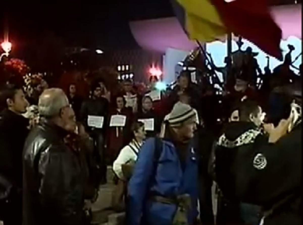 Oamenii au ieşit din nou la proteste, după tragedia de la Colectiv! Pancarta care a stârnit amuzamentul tuturor