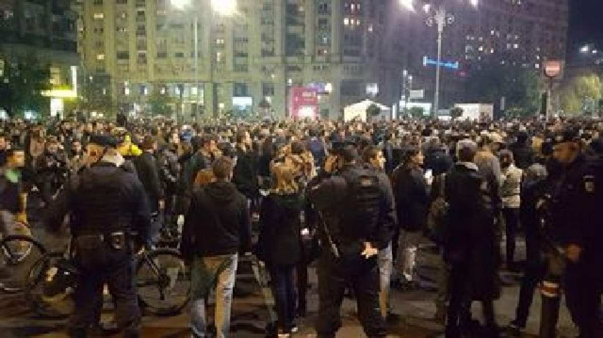 35.000 de protestatari, în București. Oamenii strigă: "Nu ne cumperi cu două demisii. Corupția ucide"