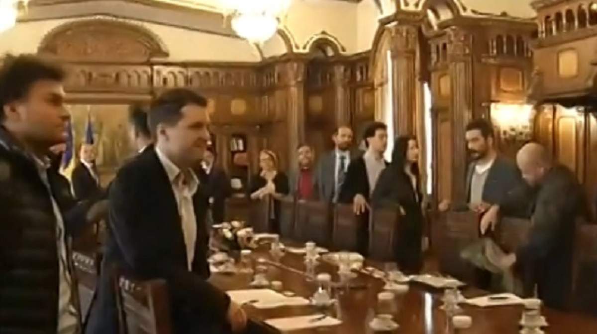 VIDEO / Imagini de la Cotroceni. Incident la întâlnirea dintre Klaus Iohannis şi reprezentanţii Vocii Poporului