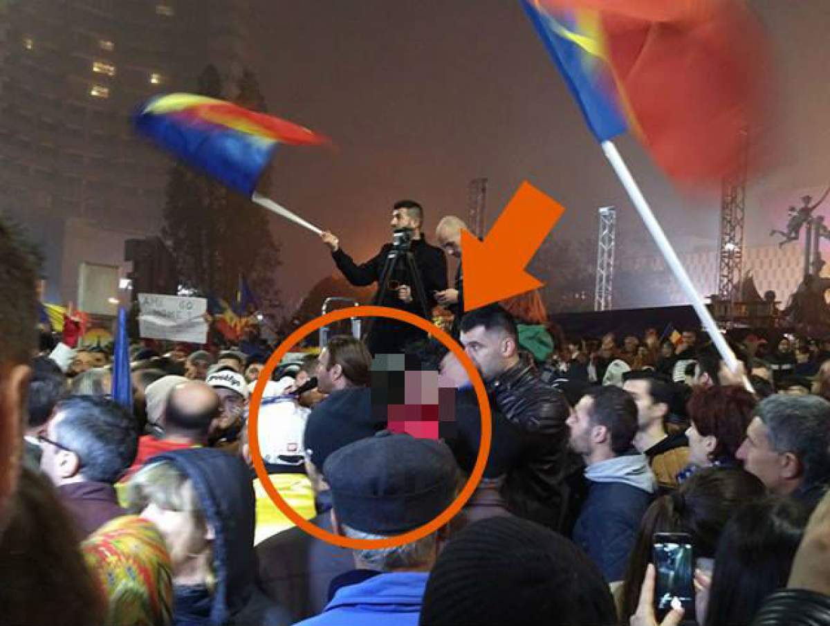 Prezență SURPRIZĂ la protestele din București. A fost fotografiat în urmă cu puțin timp în mijlocul manifestanților