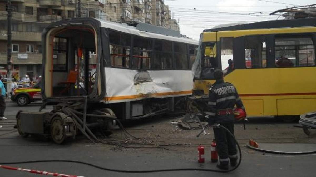 S-au ciocnit două tramvaie! Cel puţin 14 persoane au fost rănite