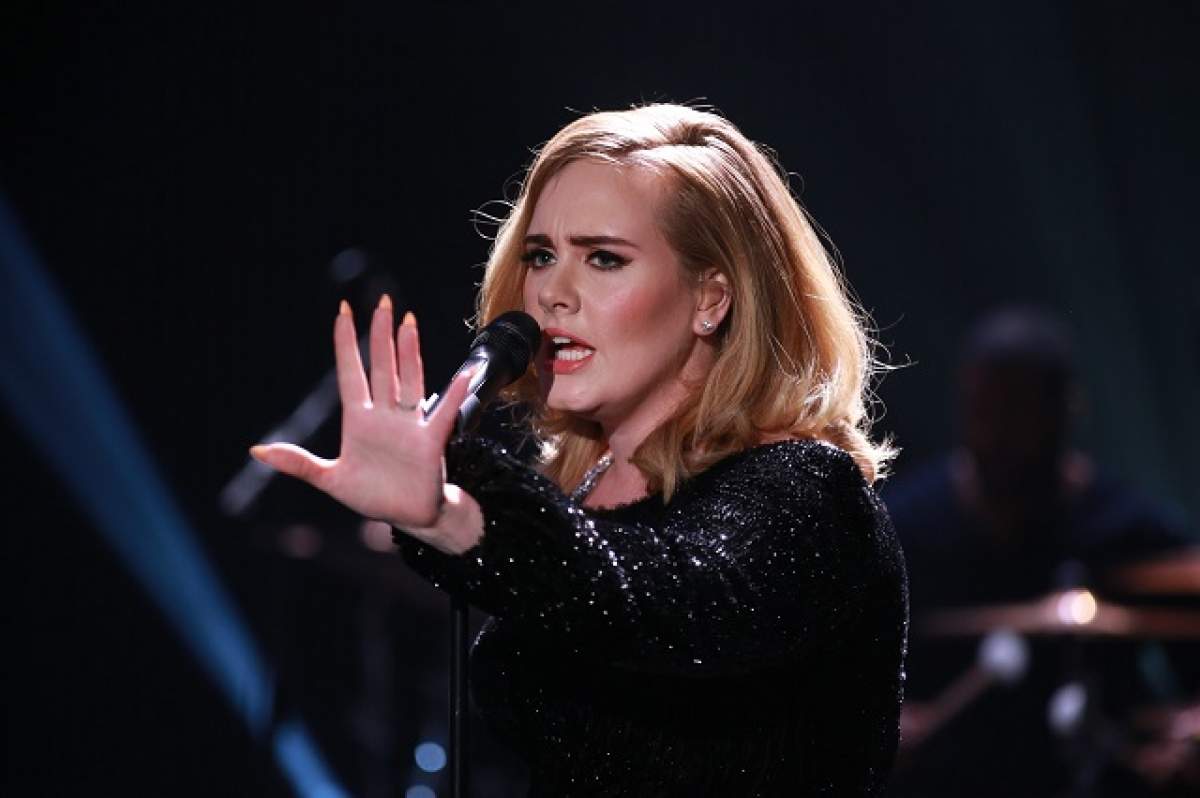 Adele se simte vinovată pentru că a lucrat la albumul ”25”: ”A fost al naibii de greu”