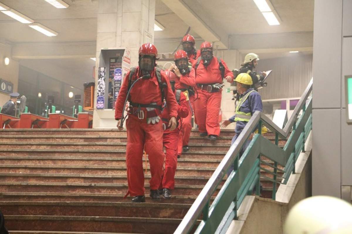 Pompierii, în alertă! Metroul Drumul Taberei demolează clădirile de la Eroilor!