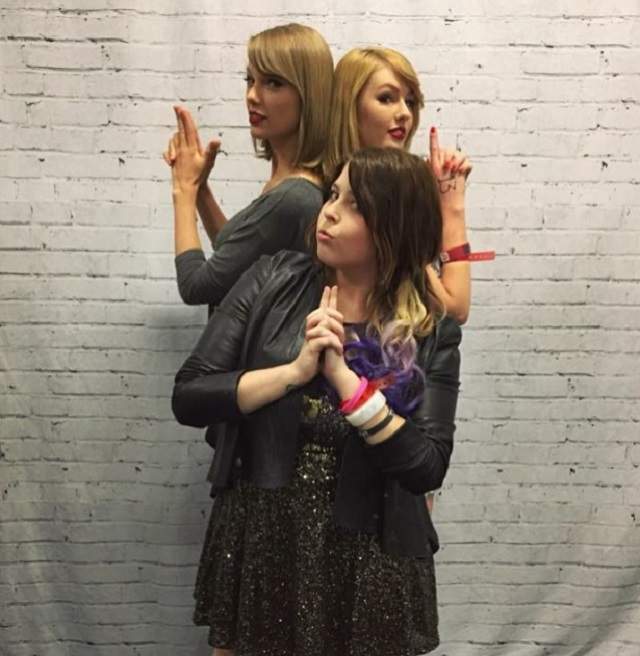 Trebuie să privești de două ori fotografiile. Care dintre cele două este adevărata Taylor Swift