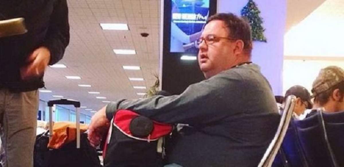 Un bărbat a găsit o idee genială ca să nu-și piardă bagajul în aeroport. Merită să stea de acum numai la clasa 1