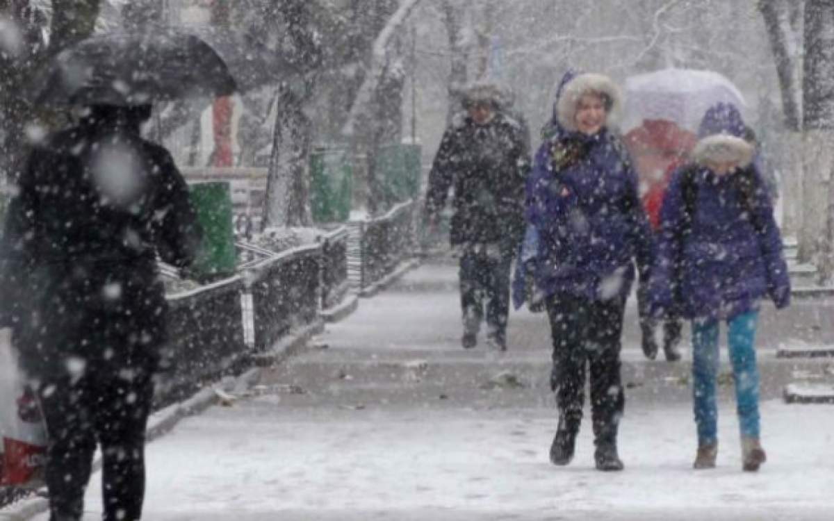 Au început ninsorile în TOATĂ ţara! Care sunt cele mai afectate regiuni?