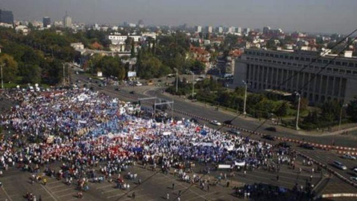 Traficul în centrul Capitalei este PARALIZAT! Peste 7000 de transportatori protestează în Piaţa Victoriei!