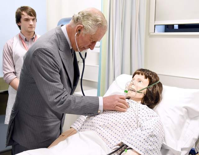 Ce face prințul Charles atunci când nu ne vizitează țara? Imagini inedite cu Prințul de Wales