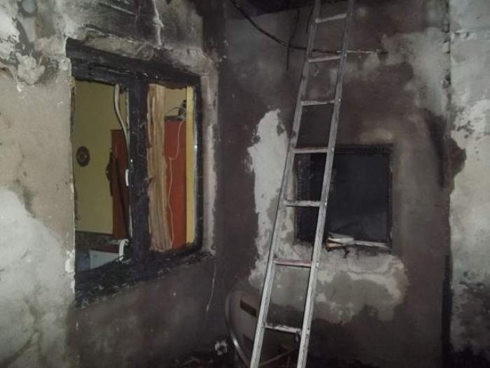 INCENDIU într-un sat din Vaslui! Un complex de locuinţe sociale a ars aproape în întregime