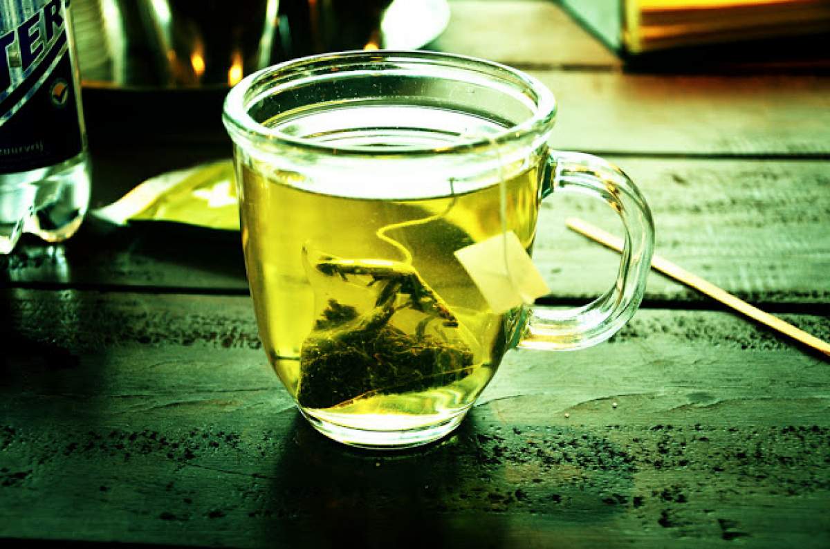 Bei ceai verde? Ai grijă! Vezi cum îţi afectează asta organismul