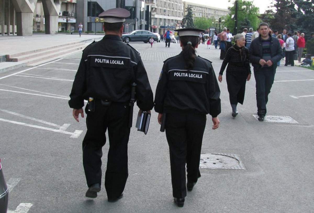 Şeful Poliţiei Locale Ploieşti vindea subiectele la examenele de angajare cu o mie de euro bucata