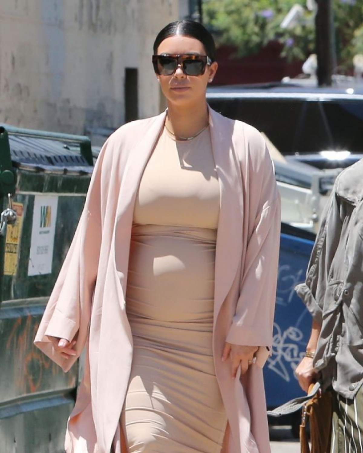 Kim Kardashian, din nou în atenţia presei! Prima apariţie după ce l-a născut pe Saint West