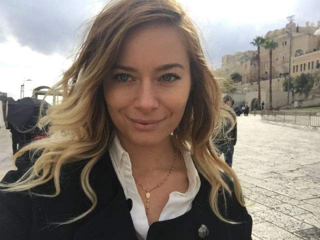 FOTO / Crăciun emoţionant pentru Laura Cosoi. I s-a îndeplinit o mare dorinţă: "Avea lacrimi în ochi"