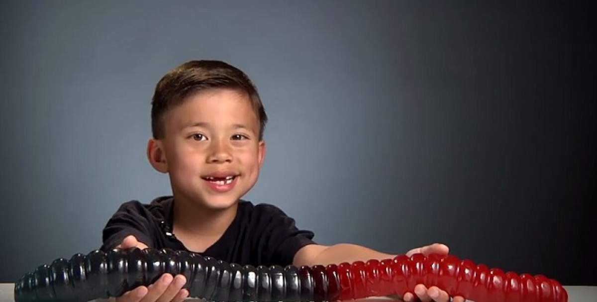VIDEO / Un copil de doar 9 ani câştigă anual un milion de dolari de acasă. Părinţii lui nu mai muncesc