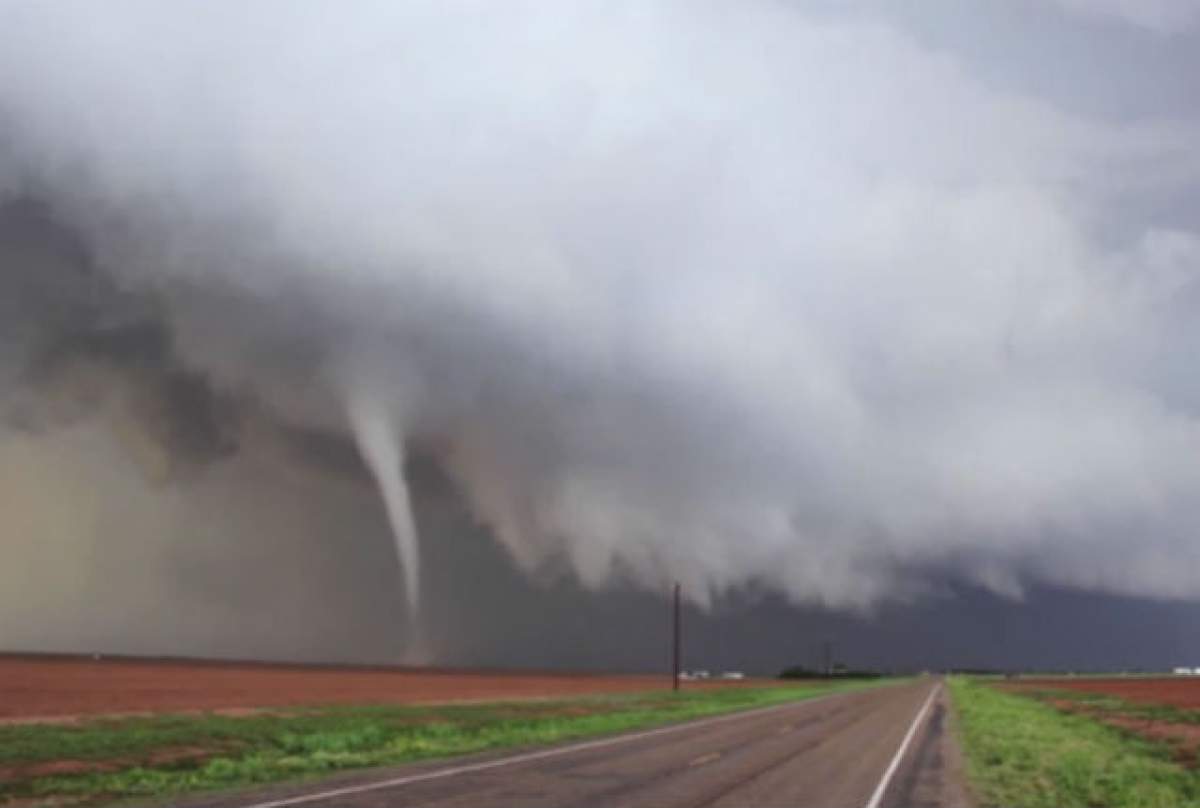 VIDEO / Opt morți în timpul unor tornade care au lovit nordul Texasului