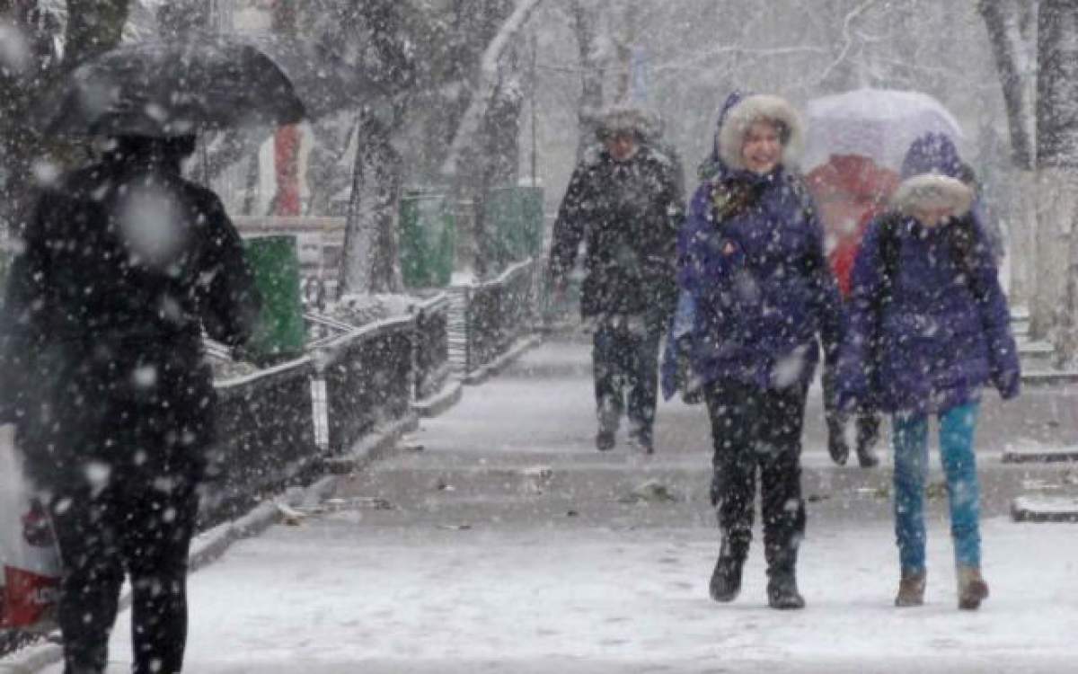 Gata cu căldura, vin ninsorile! De la 19 grade Celsius vom ajunge la -17