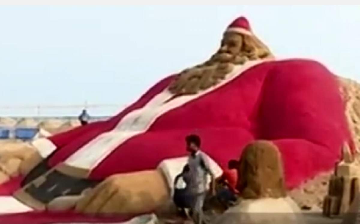 VIDEO / El este cel mai mare Moş Crăciun din nisip! Mesajul uimitor pe care vrea să-l transmită artistul prin opera sa