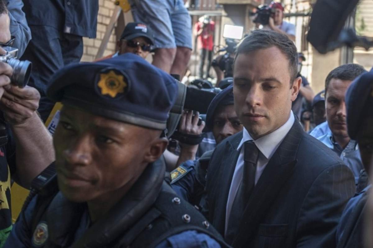 Oscar Pistorius, acuzat de uciderea Reevei Steenkamp