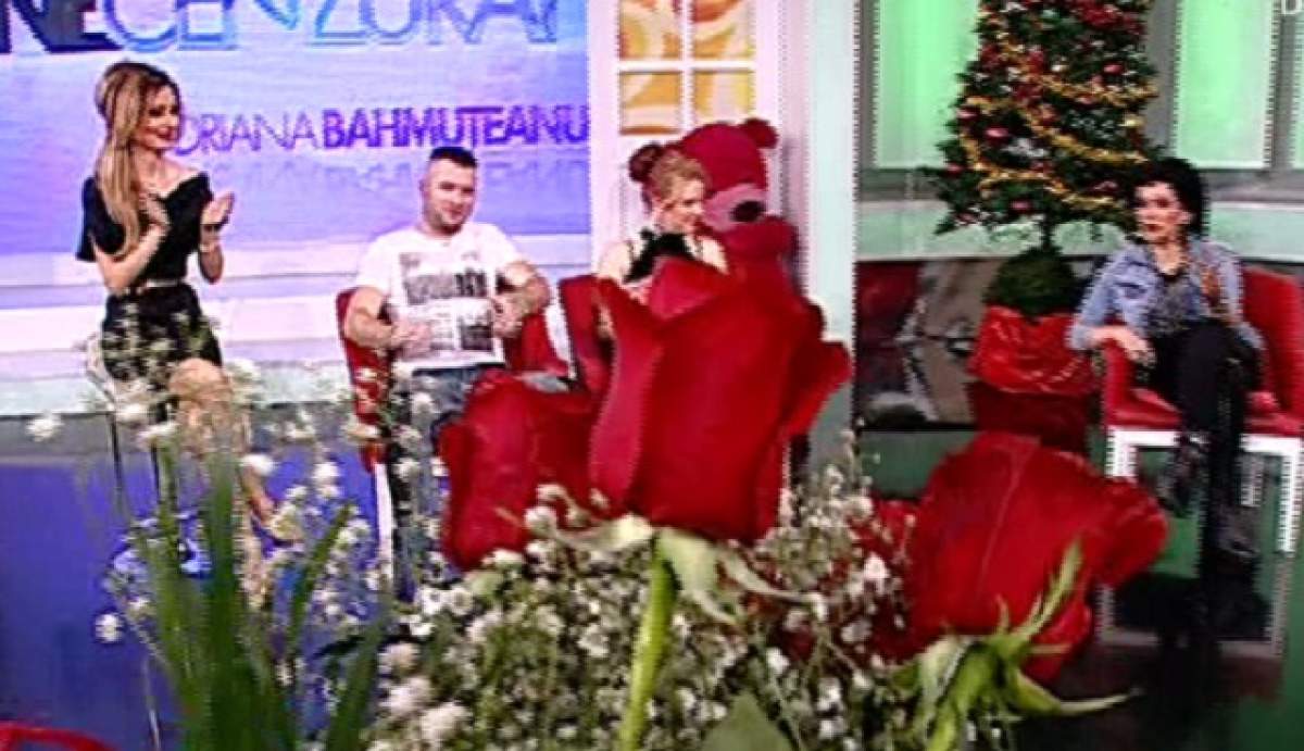 VIDEO / La un pas de leşin când a văzut inelul! Blonda de la "Necenzurat" a fost cerută de soţie în direct: "Nu-mi vine să cred"