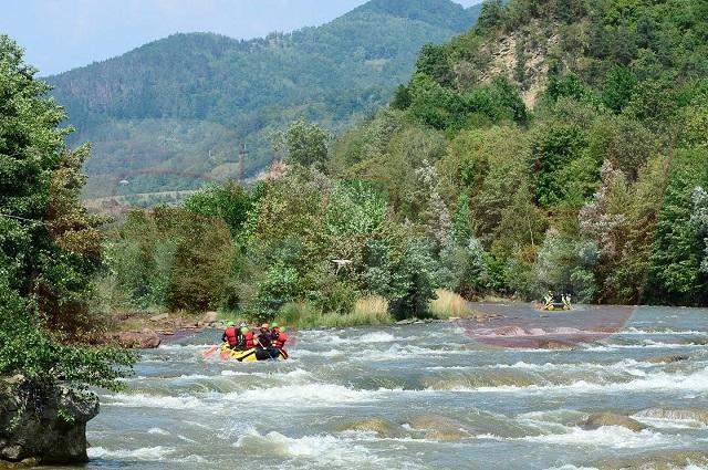 FOTO / Vedetele de la „Șerifi de România” fac rafting cu peripeții! Cum au reuşit să se salveze din "IAD"