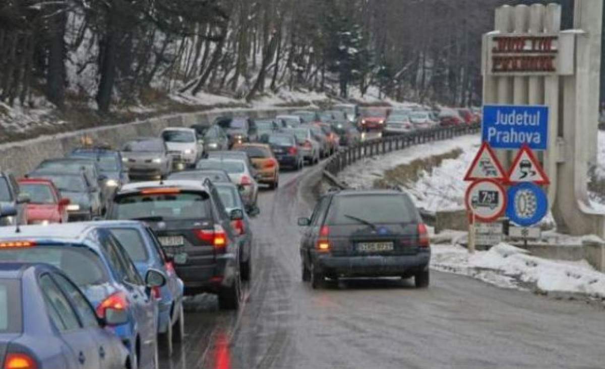 Atenţie, şoferi! Traficul este blocat pe DN1, iar circulaţia a fost deviată