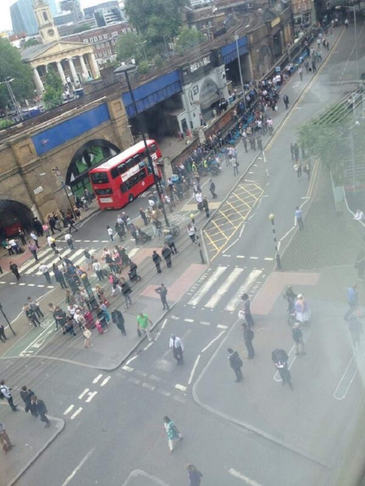 Teroare în centrul Londrei! Staţia Liverpool Street a fost evacuată de urgenţă