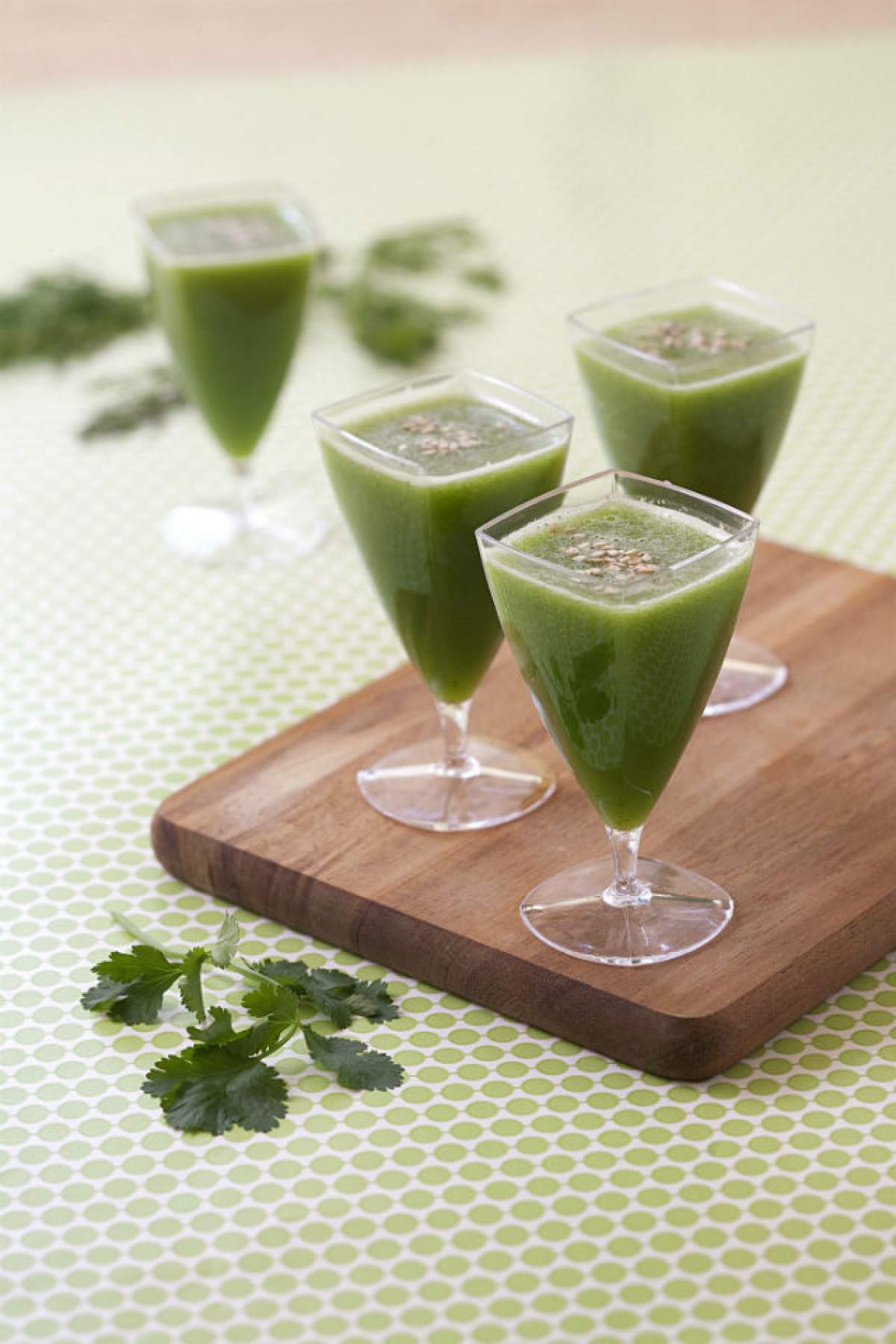 Un pahar cu smoothie verde ne scapă de anemie!