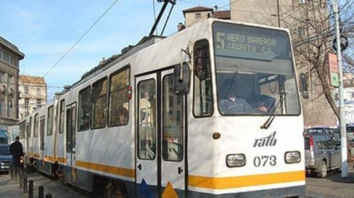 Un tramvai a luat foc în staţie, în zona Băneasa din Capitală