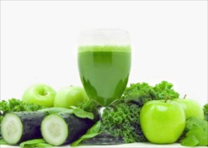 VIDEO / Încearcă un suc verde pentru detoxifiere! Minunat în curele de slăbire