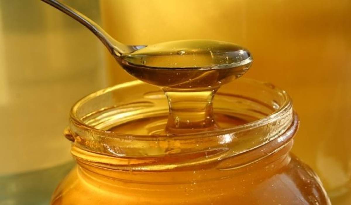 VIDEO / Mierea are proprietăţi miraculoase! Ce se întâmplă dacă iei o linguriţă pe stomacul gol
