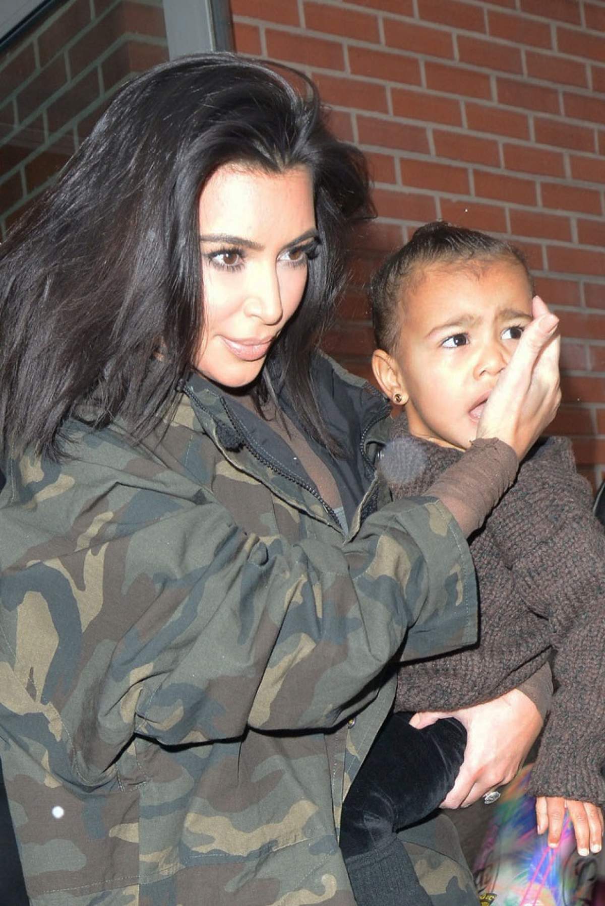 Kim Kardashian a făcut accident de maşină! Se afla cu fiica ei la bord!