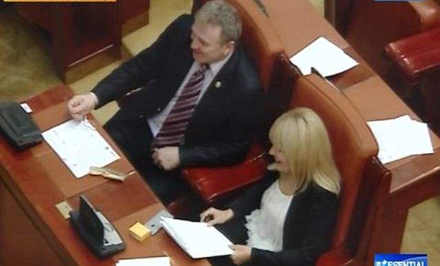 Elena Udrea, în Parlament! Cum s-a afişat politiciana în plen!