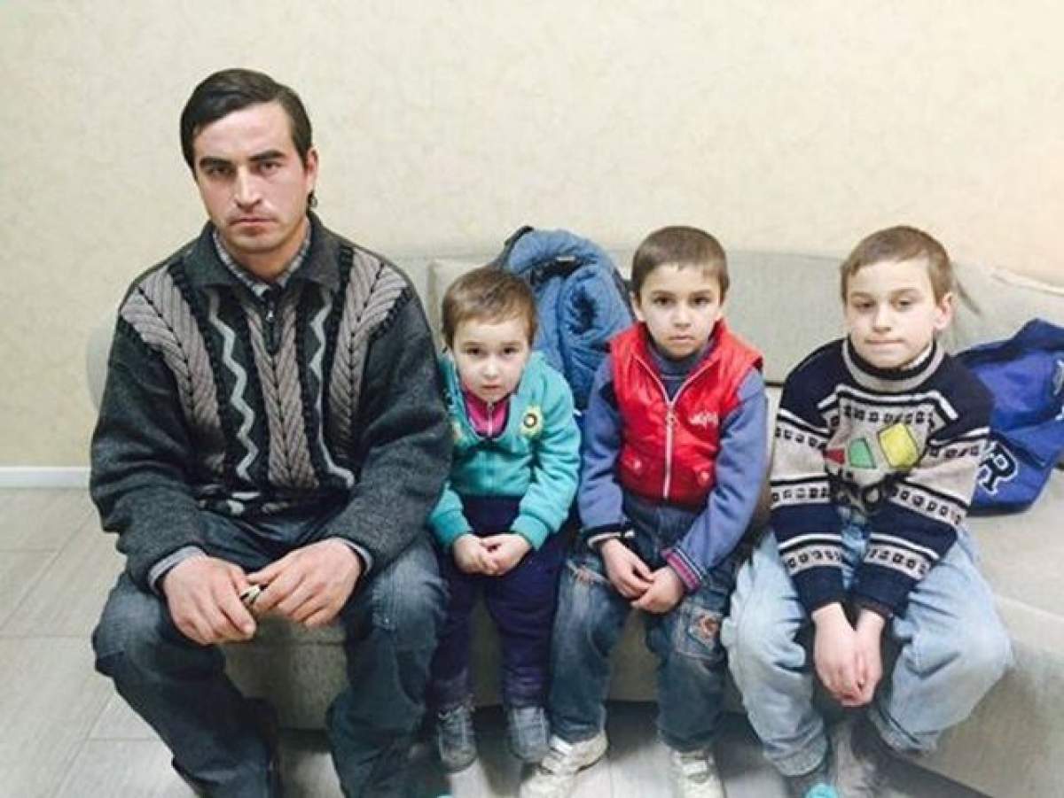 Trei copilaşi, jefuiţi de mamă! Tatăl băieţeilor: "A plecat de trei ani de acasă"