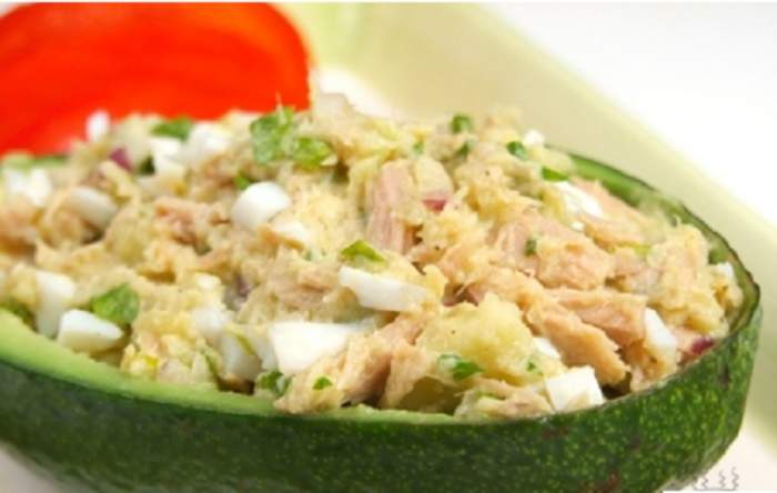 REŢETA ZILEI - Salată de ton cu avocado! Gata în 10 minute şi extrem de sănătoasă
