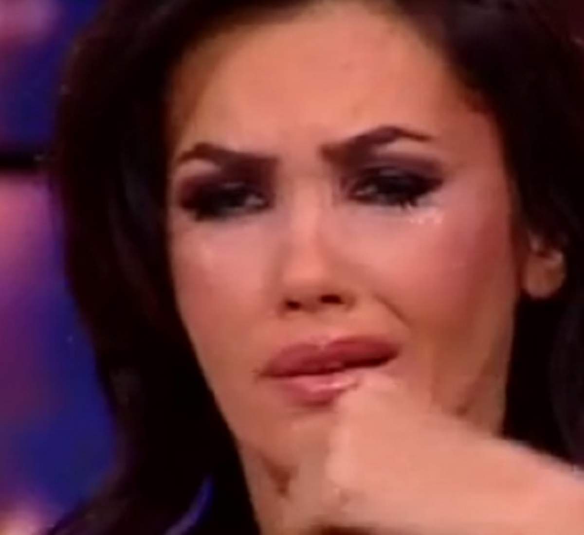 VIDEO / Oana Zăvoranu apariţie dramatică! A intrat cu ochii în lacrimi şi cu părul tăiat: "Eu mor"