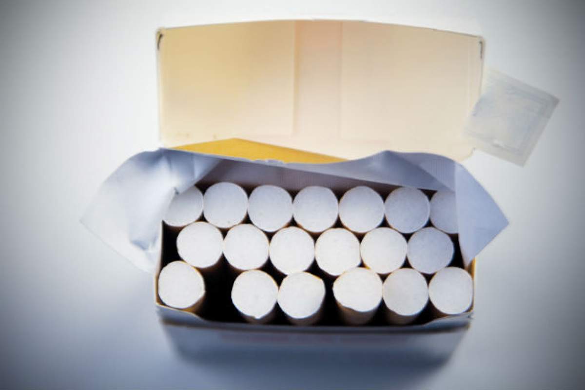 Atenţie, fumători! S-a adoptat, ÎN PREMIERĂ, o lege care introduce pachetele de ţigări neutre