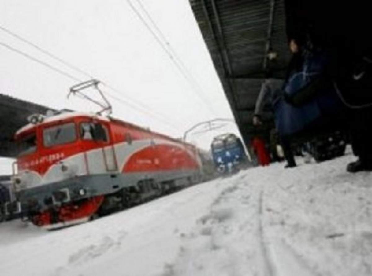 Zeci de trenuri, anulate din cauza ninsorilor şi a vremii nefavorabile!