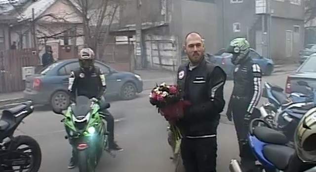 VIDEO / Paula Iacob, vizitată de băieţii răi! ! Motocicliştii au dat năvală la ea acasă, de 1 Martie!