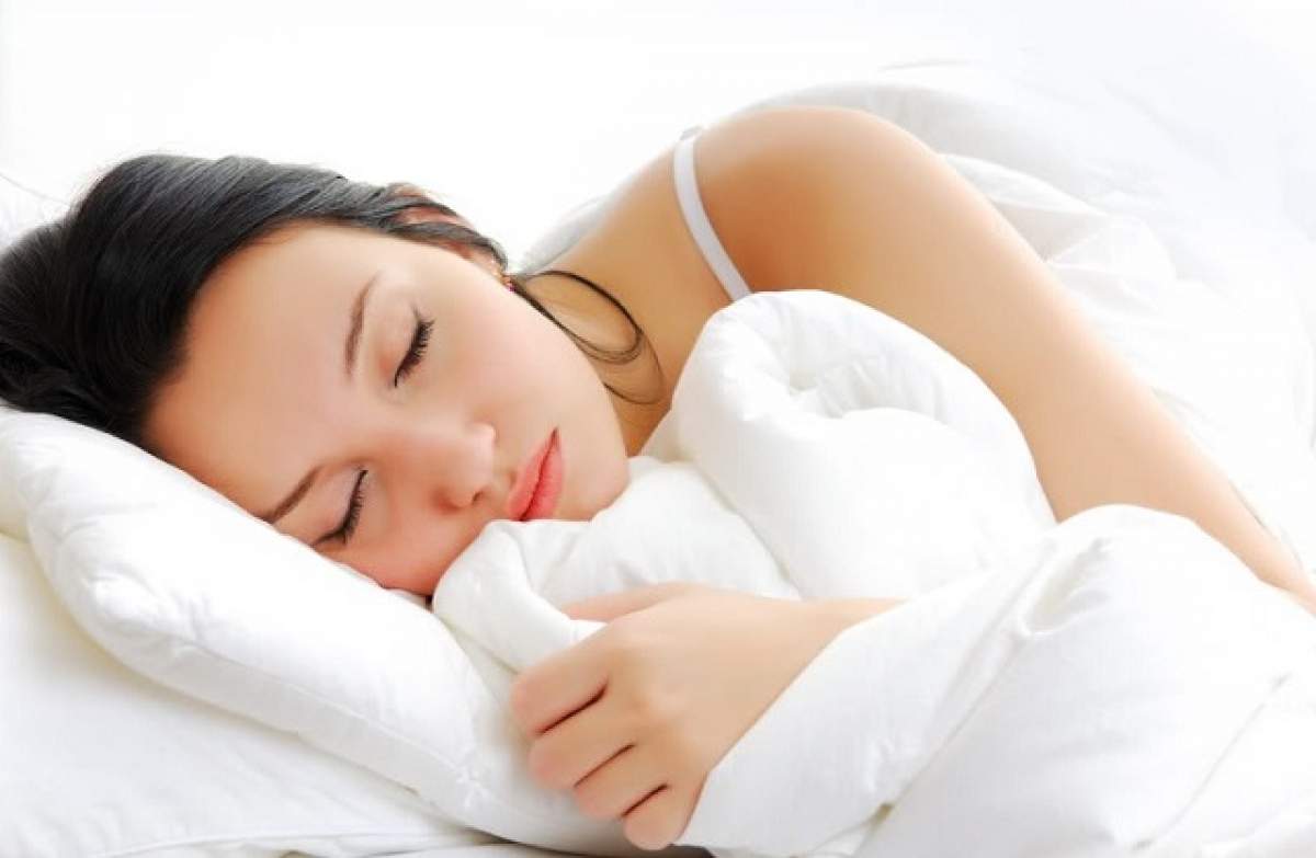 Ce rişti dacă dormi cu doar 30 de minute mai puţin pe noapte