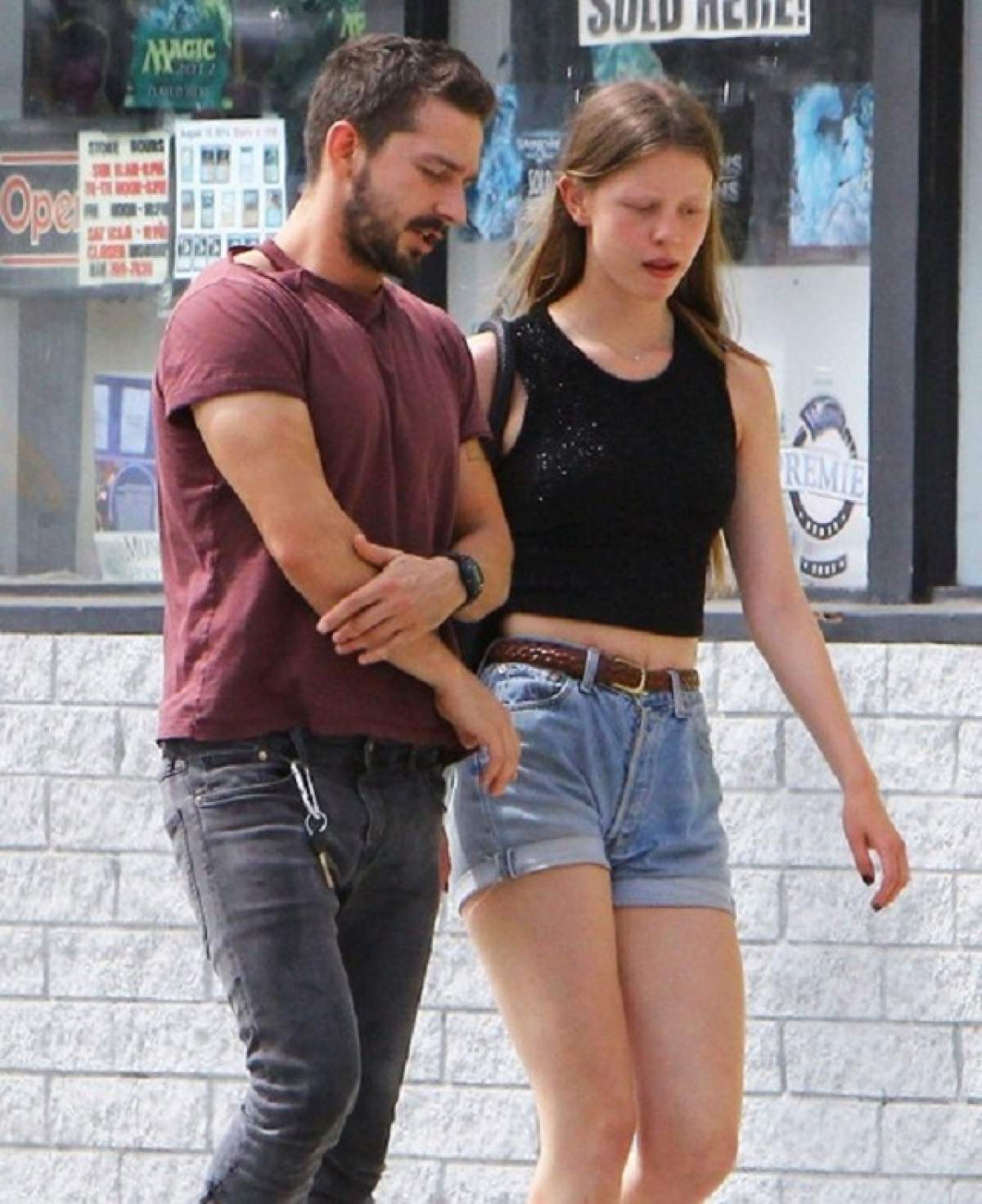 VIDEO / Mia Goth s-a logodit cu Shia Labeouf? Indiciul care dovedeşte totul