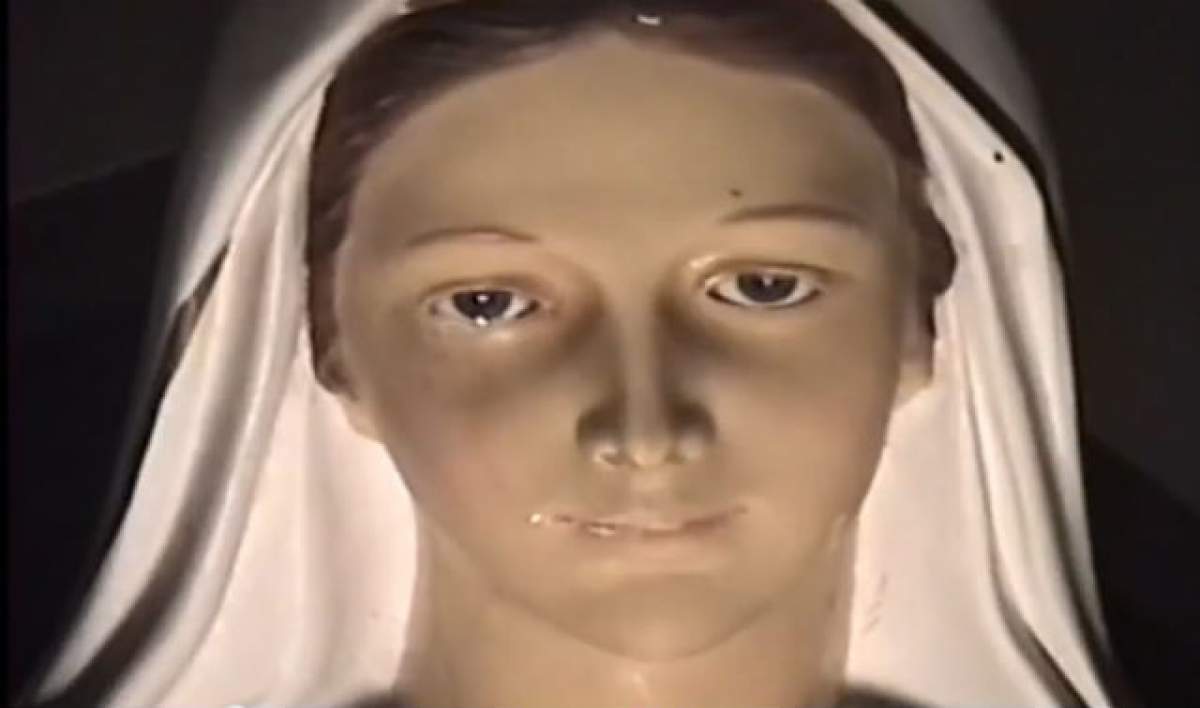 Minune dumnezeiască! Statuia Fecioarei Maria a început să lăcrimeze