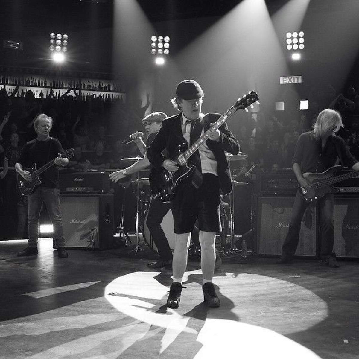 VIDEO / Rockerii de la AC/DC au lansat clipul "Rock the blues away" înainte de turneul mondial