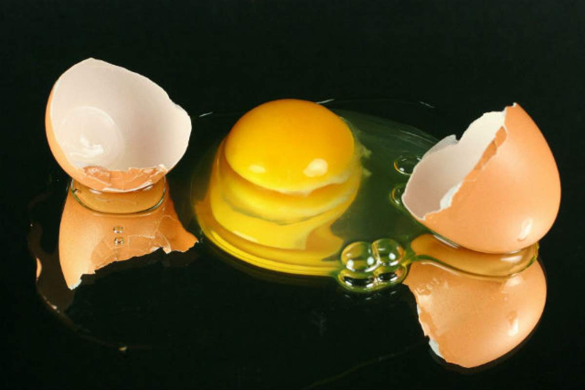 Cum îţi dai seama dacă un ou este proaspăt sau nu? Uite o demonstraţie practică simplă