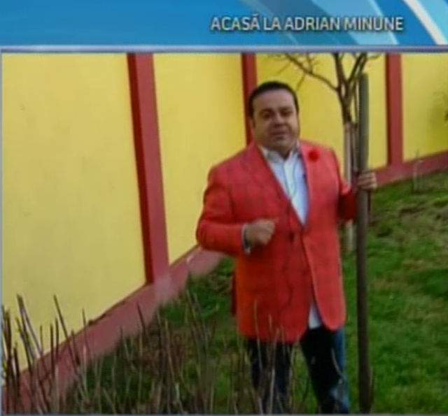 FOTO / Aşa ceva? Adi Minune a lăsat microfonul şi a trecut la cazma!