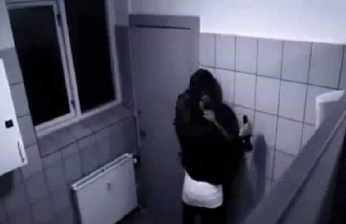 Caz şocant în Gorj! Unei eleve i s-a scăzut nota la purtare după ce-a fost violată în toaleta liceului